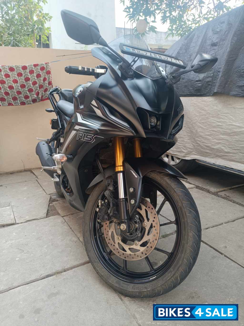 Black Yamaha R15 V4