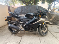 Black Yamaha R15 V4