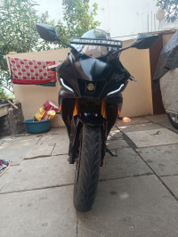 Black Yamaha R15 V4