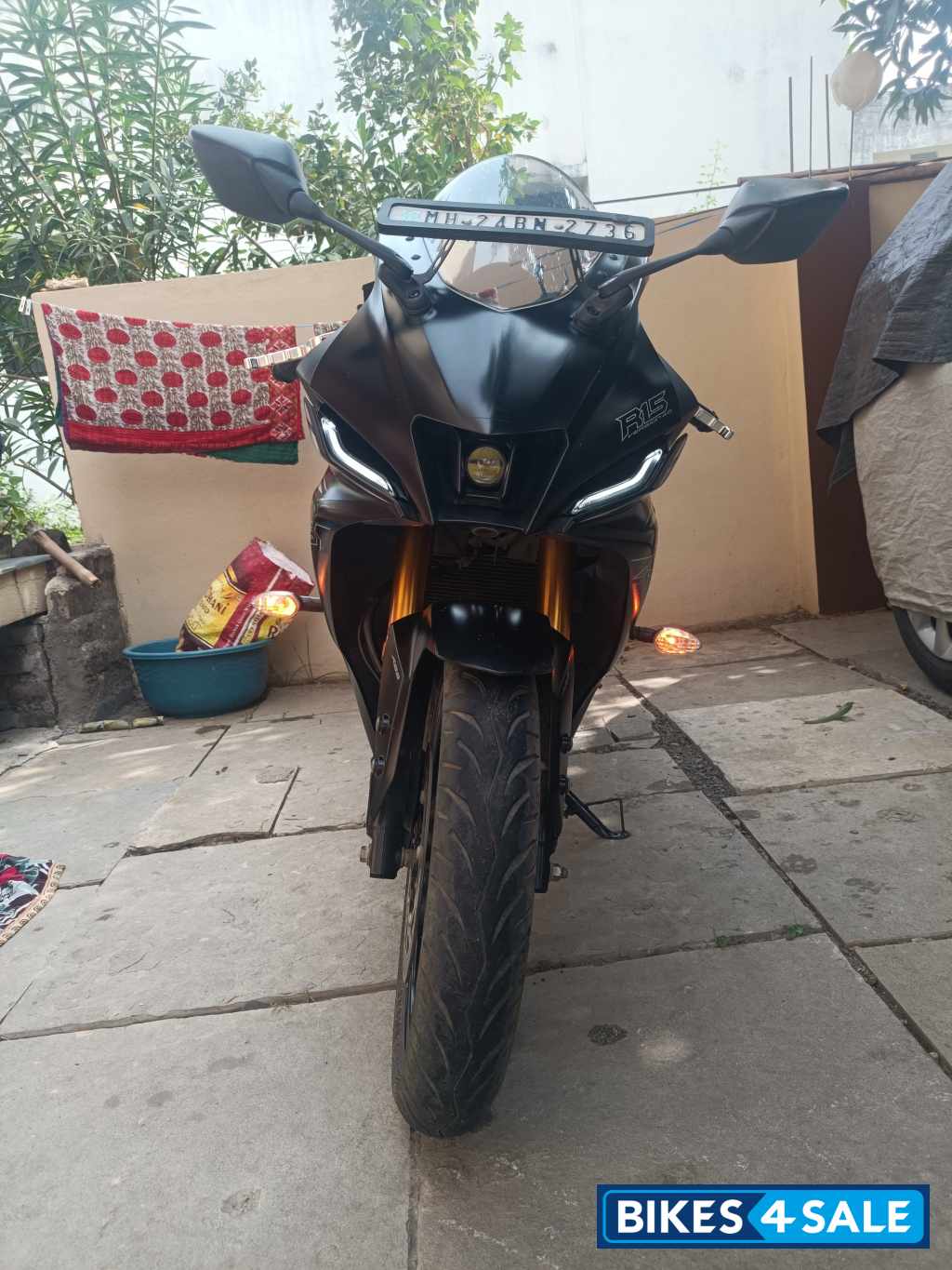 Black Yamaha R15 V4