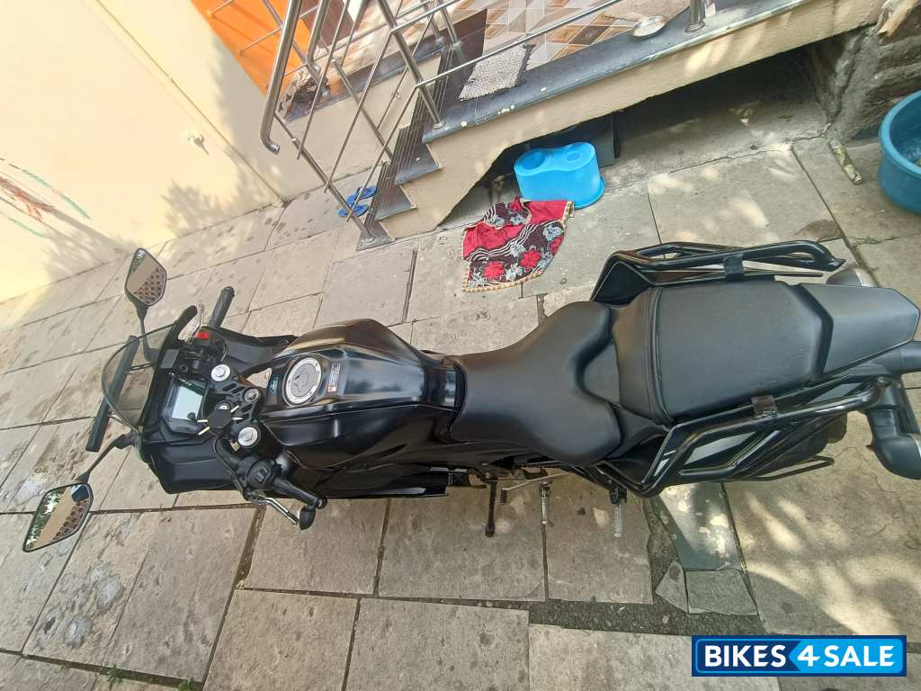 Black Yamaha R15 V4