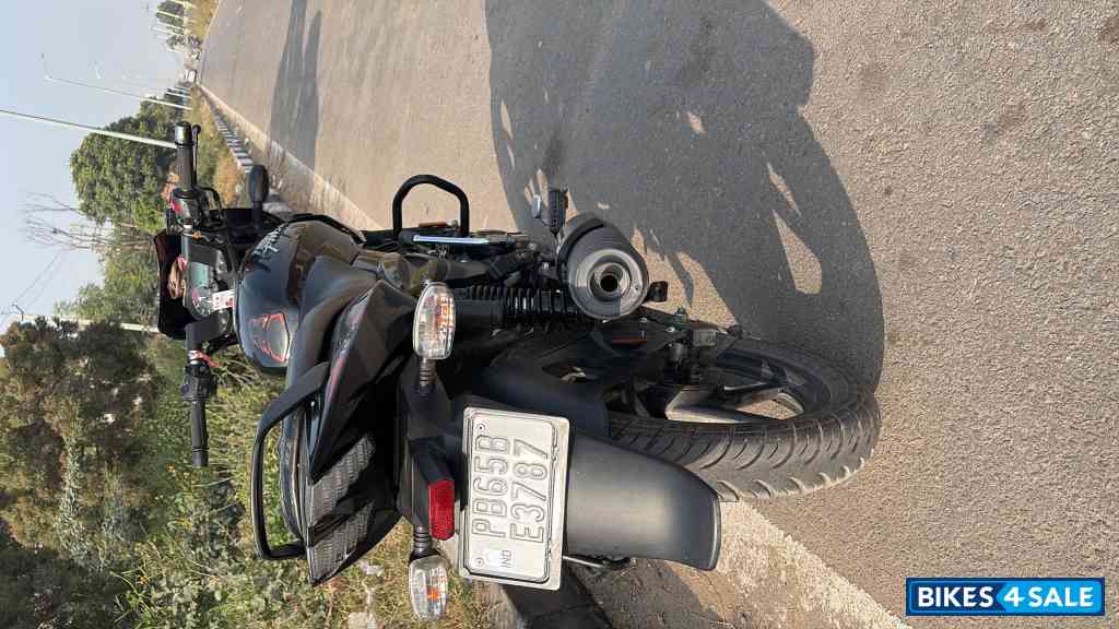 Bajaj Pulsar 125 Neon