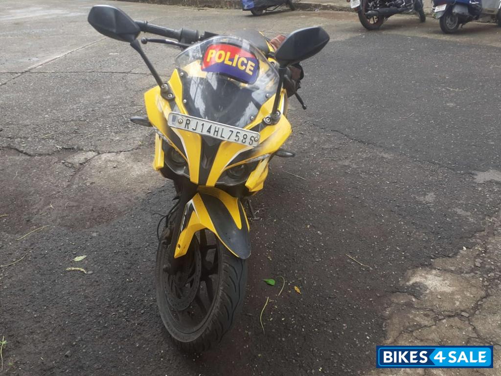 Bajaj Pulsar RS 200 ABS