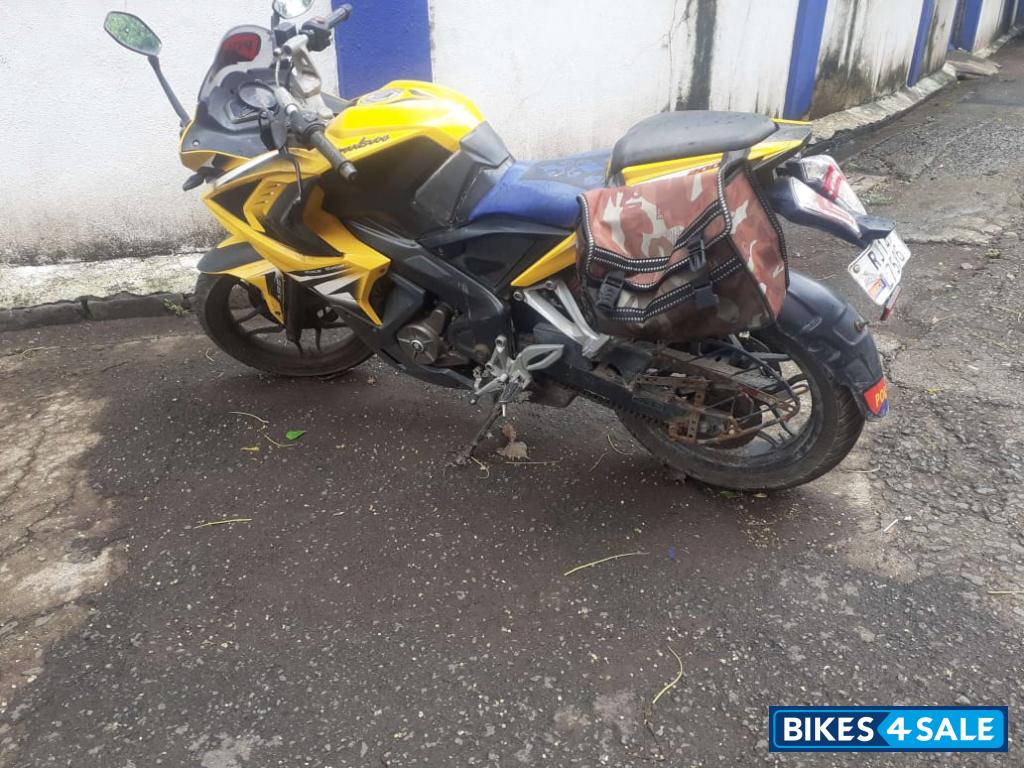 Bajaj Pulsar RS 200 ABS