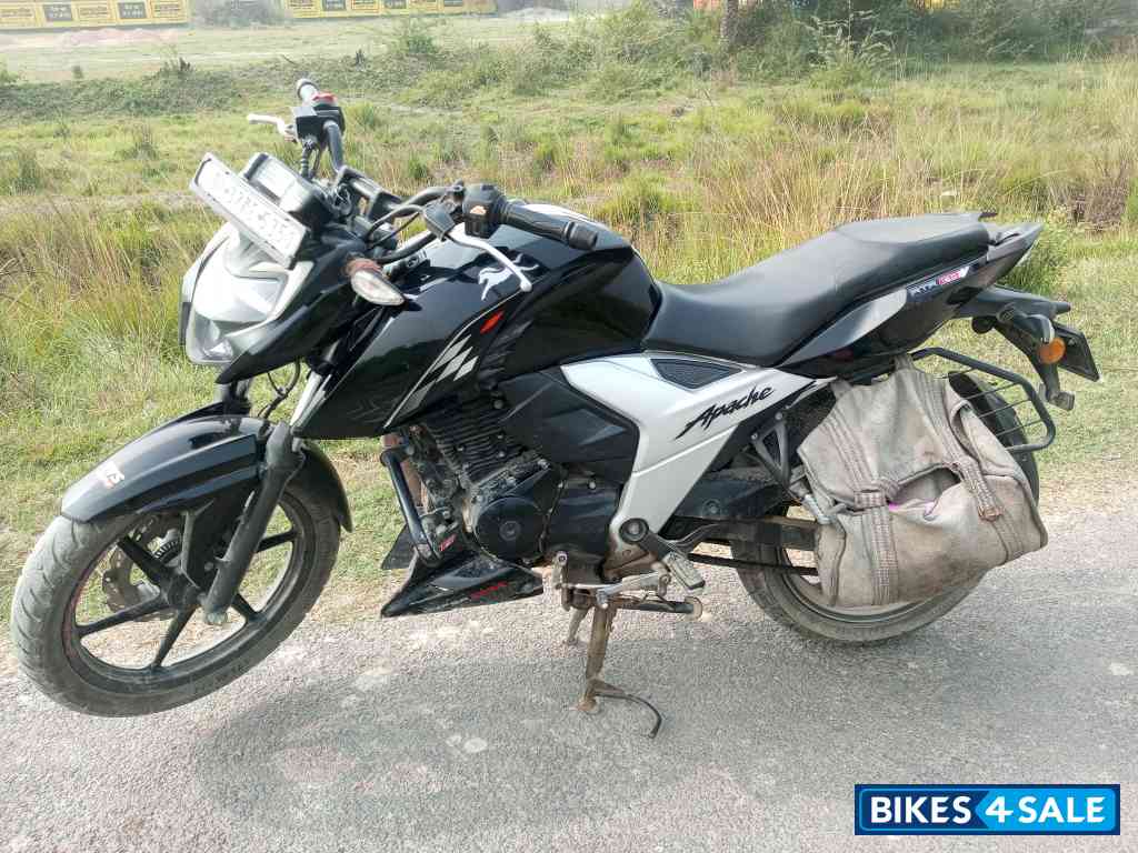 Black TVS Apache RTR 160 4V BS6