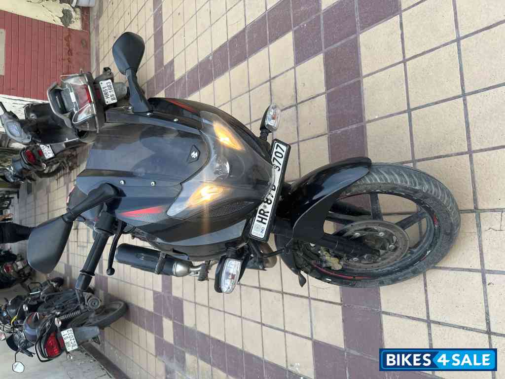 Bajaj Pulsar 220F