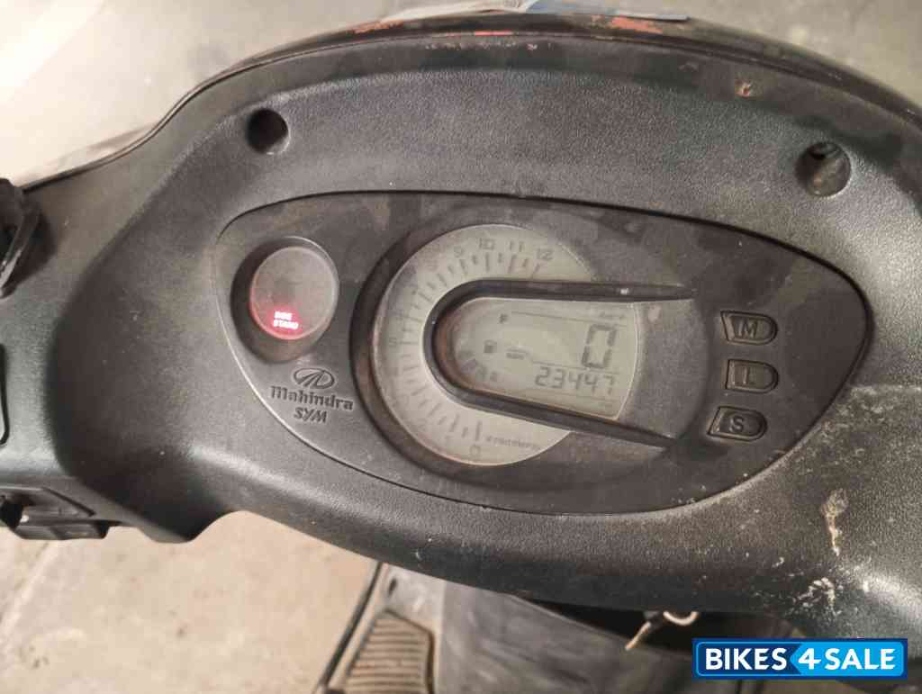 Brown Mahindra Rodeo