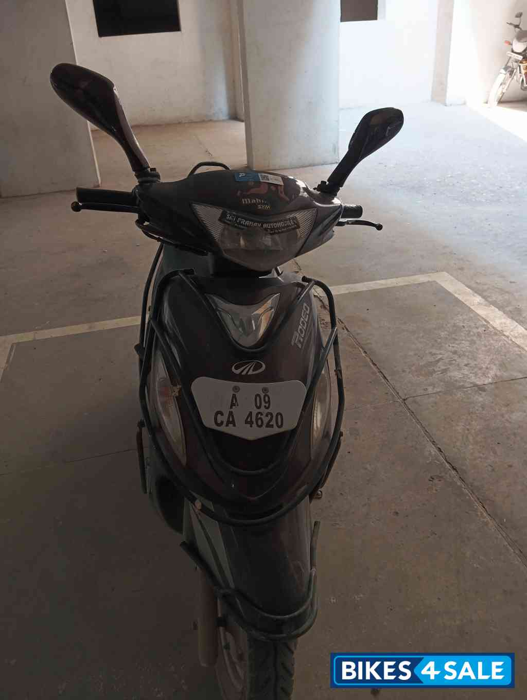 Brown Mahindra Rodeo