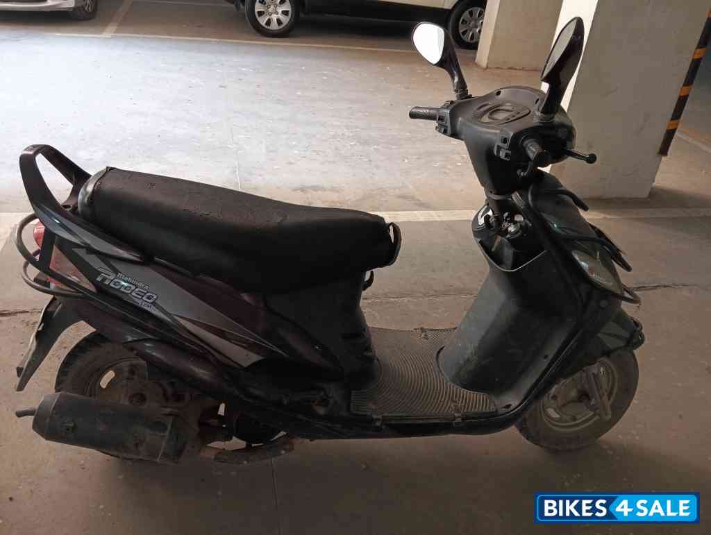 Brown Mahindra Rodeo