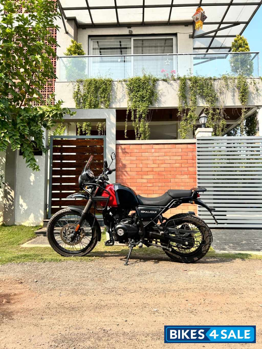 Red-black Dual Tone Royal Enfield Himalayan BS VI