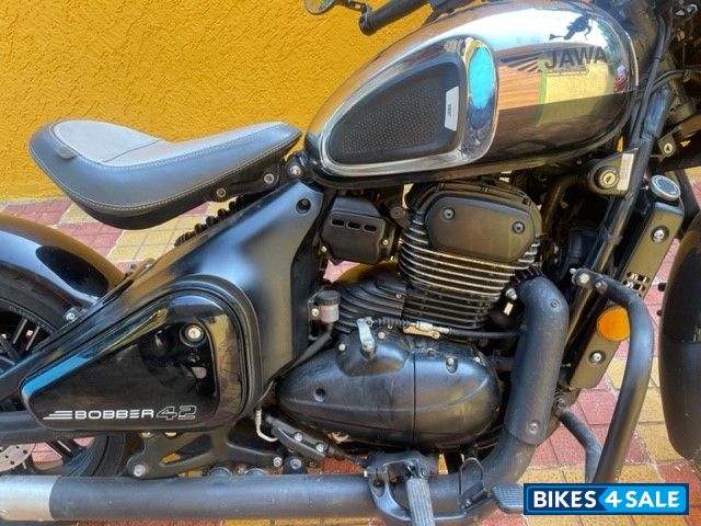 Jawa 42 Bobber Black Mirror