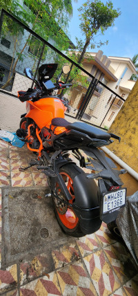 Orange KTM Duke 390 2024
