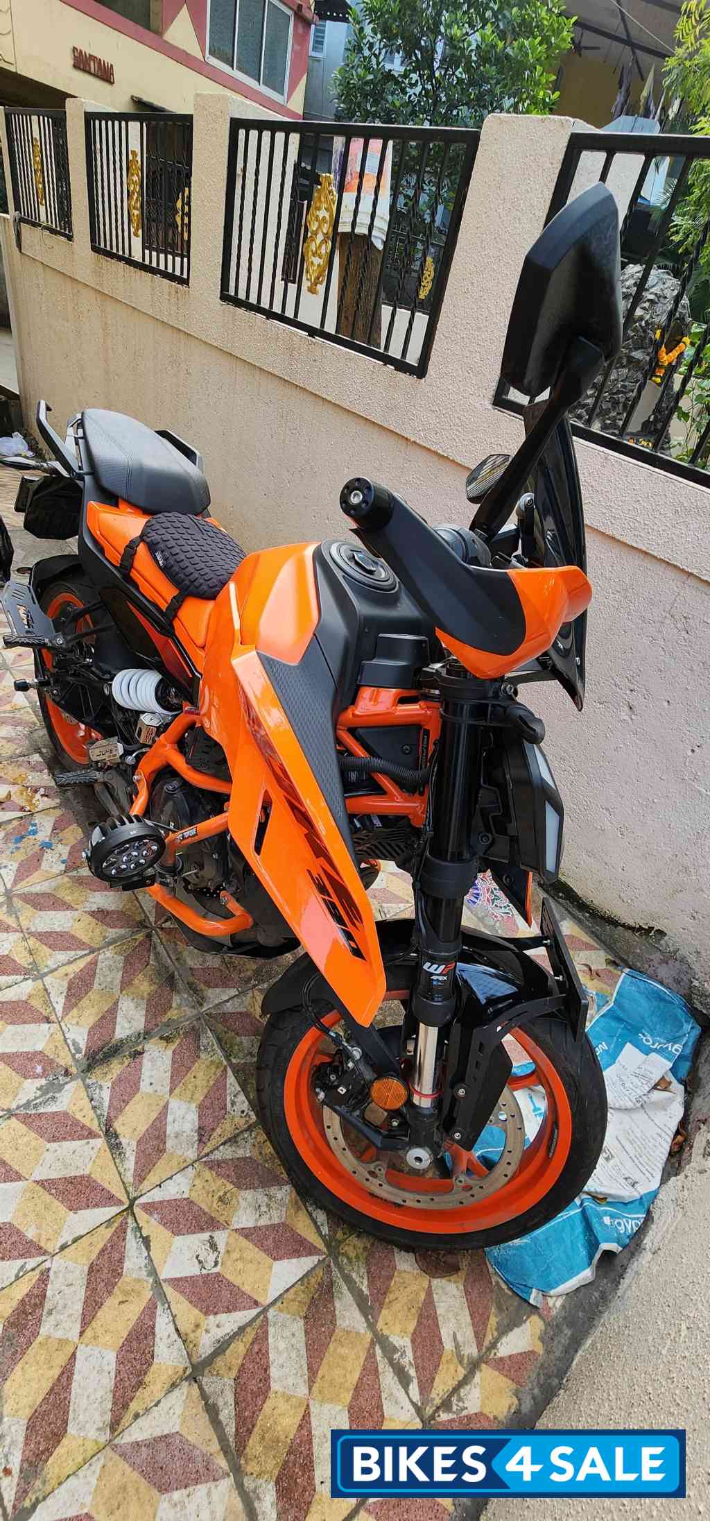 Orange KTM Duke 390 2024