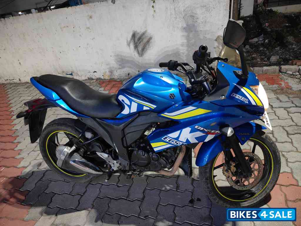 Blue Suzuki Gixxer SF Fi