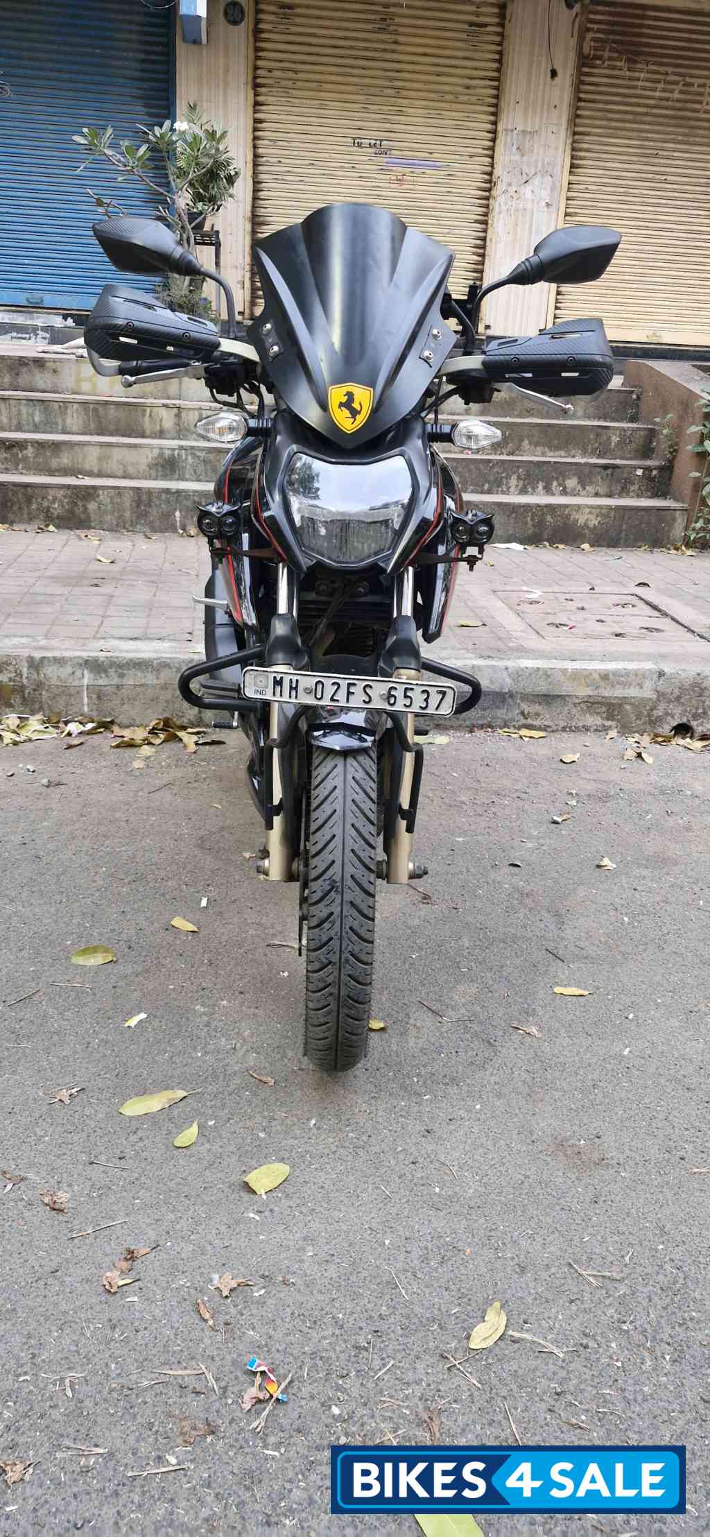 Black TVS Apache RTR 200 4V 2022