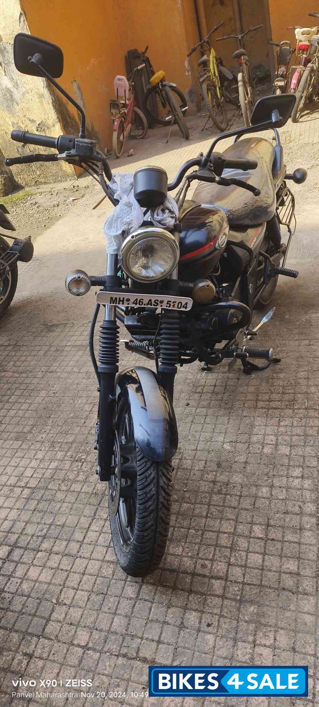Black Bajaj Avenger Street 220