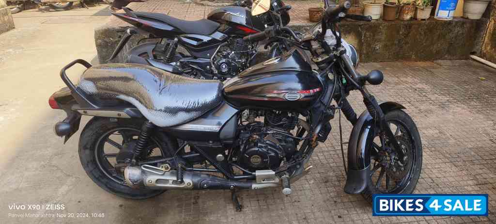 Black Bajaj Avenger Street 220