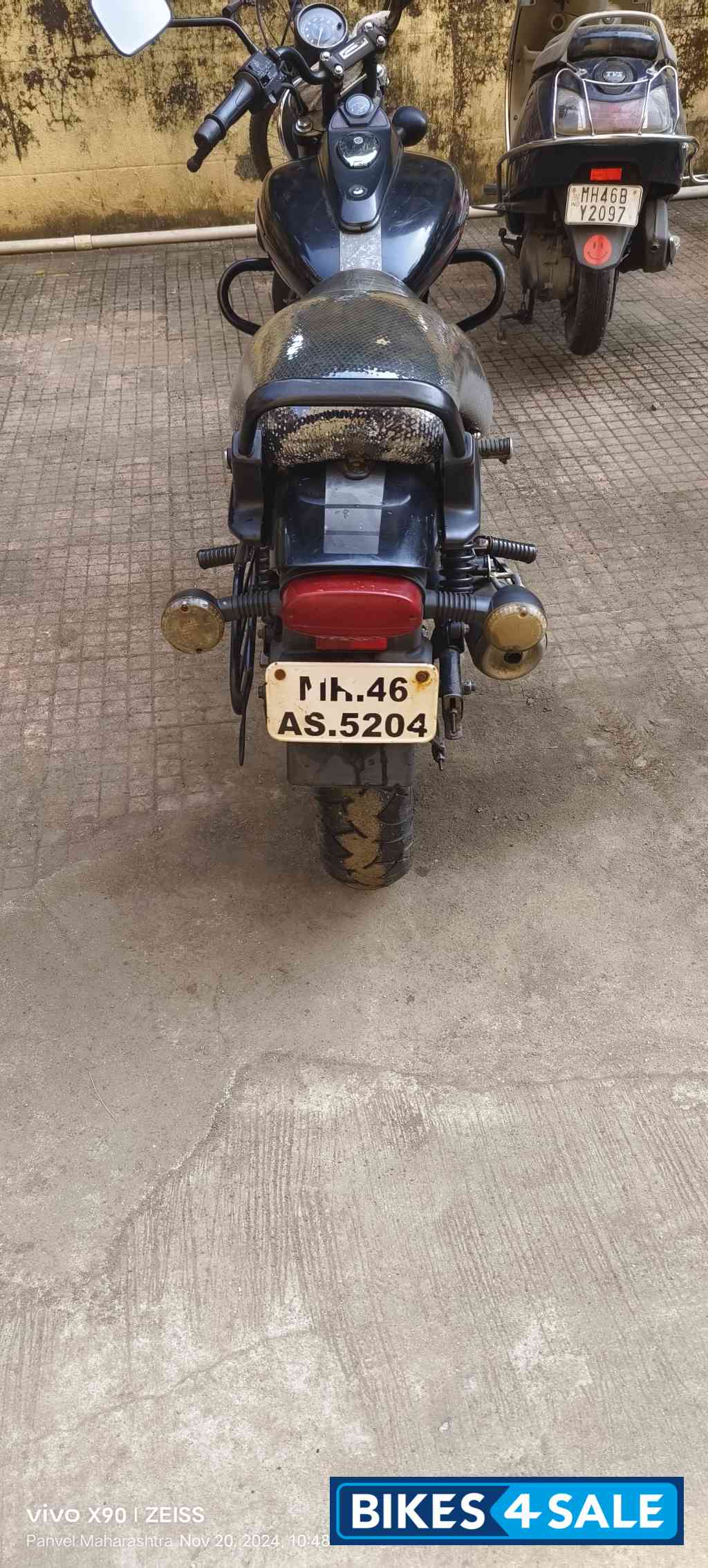 Black Bajaj Avenger Street 220