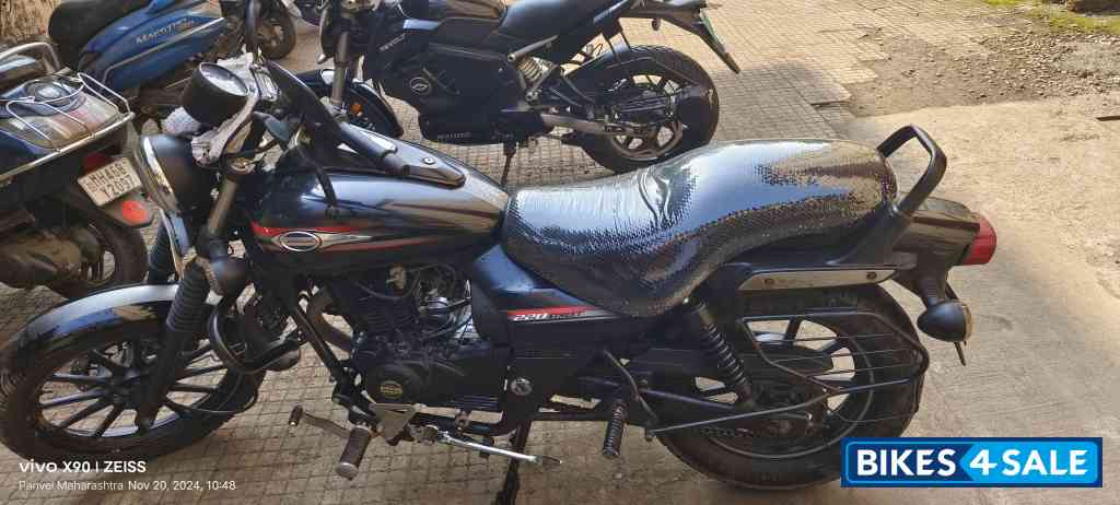 Black Bajaj Avenger Street 220