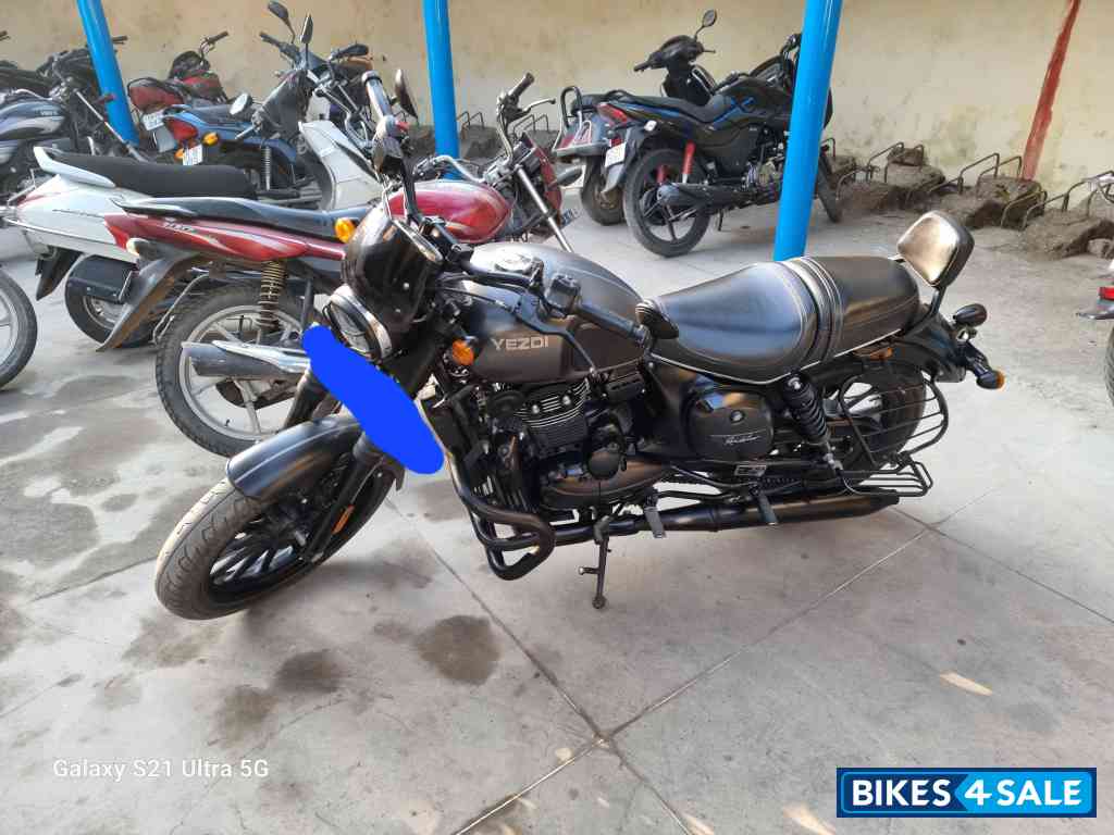 Yezdi Roadster Dark Yezdi Roadster Dark