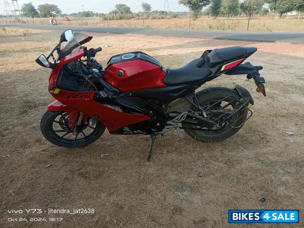 Yamaha R15 V4