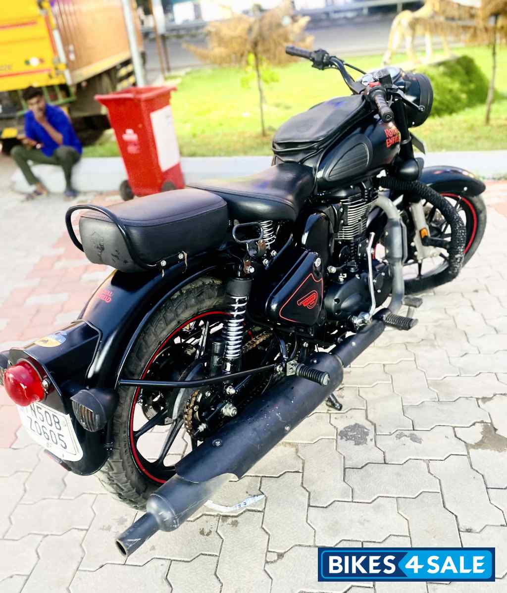 Stealth Black Royal Enfield Classic Stealth Black