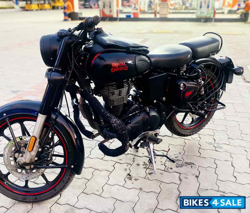 Stealth Black Royal Enfield Classic Stealth Black