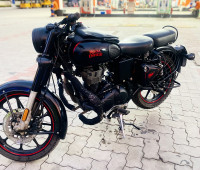 Stealth Black Royal Enfield Classic Stealth Black