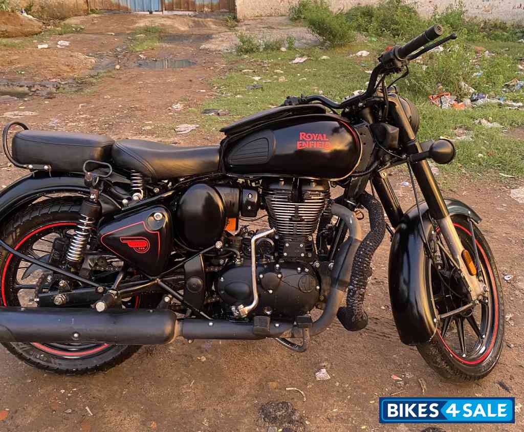 Stealth Black Royal Enfield Classic Stealth Black