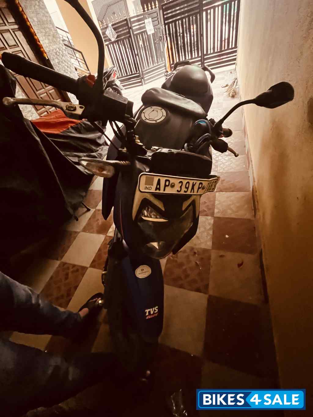 TVS Apache RTR 200 4V ABS