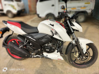 White TVS Apache RTR 160 4V Special Edition
