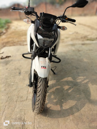 White TVS Apache RTR 160 4V Special Edition
