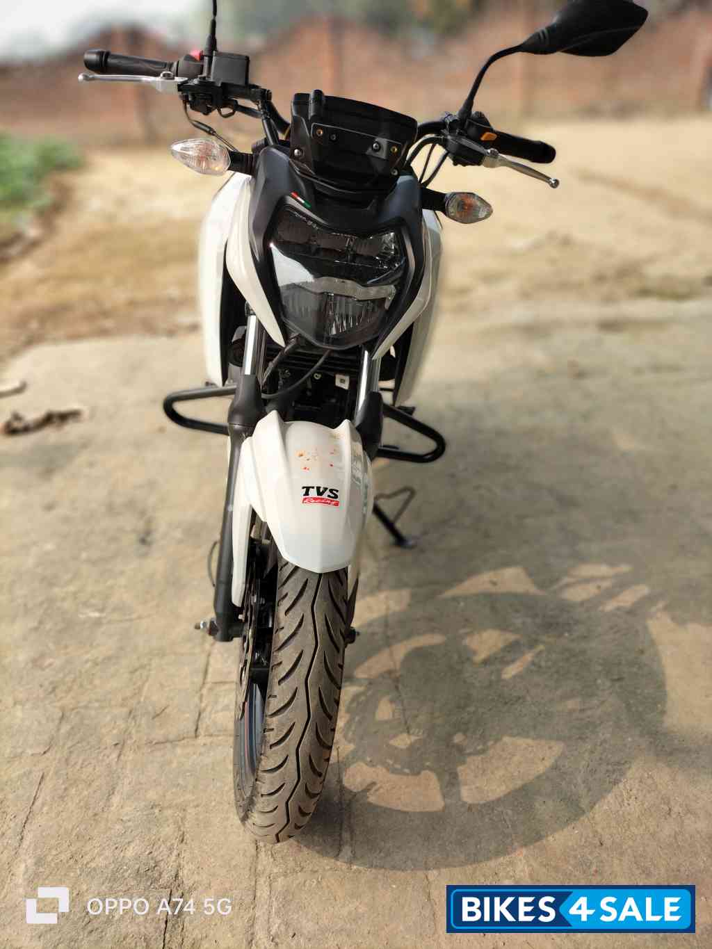 White TVS Apache RTR 160 4V Special Edition