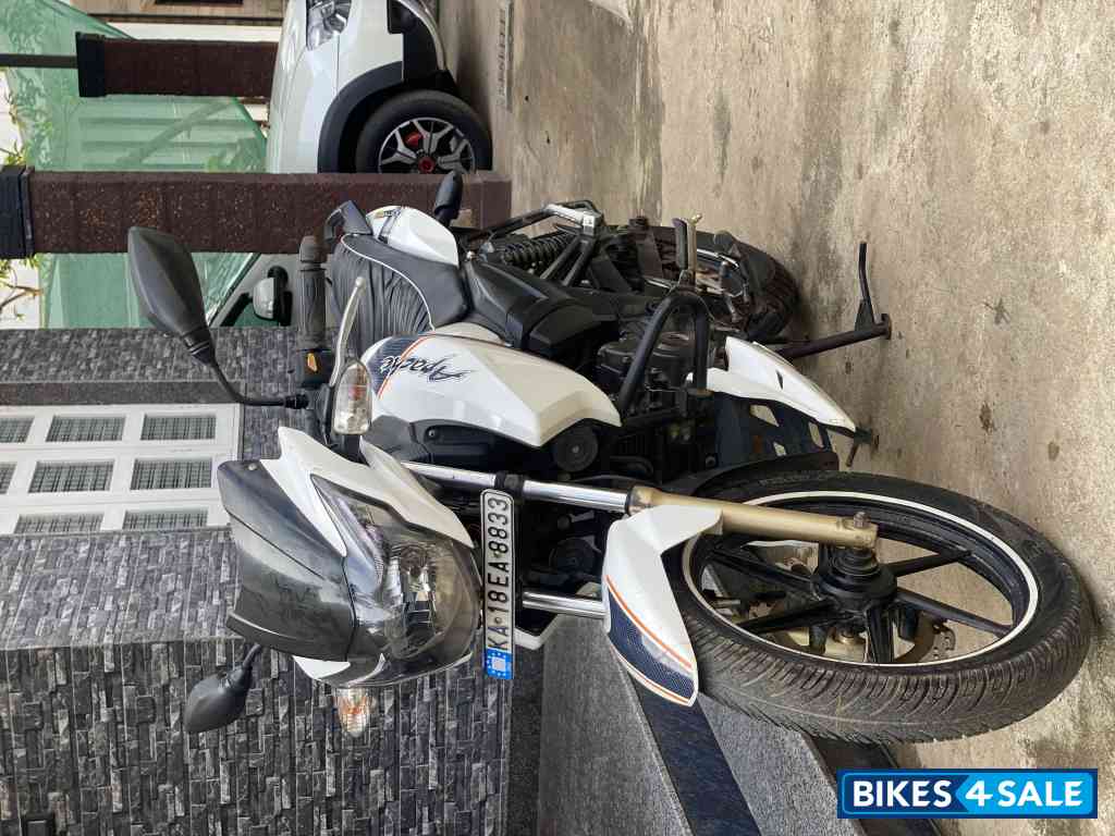 White TVS Apache RTR 160