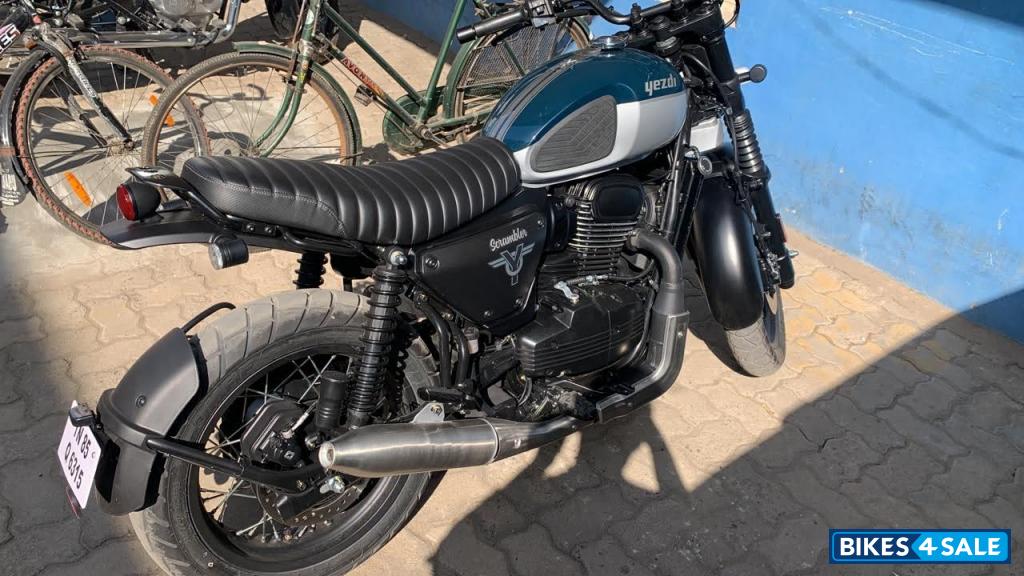 Yezdi Scrambler Single Tone