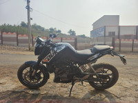 Black KTM Duke 200