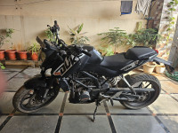 Black KTM Duke 200