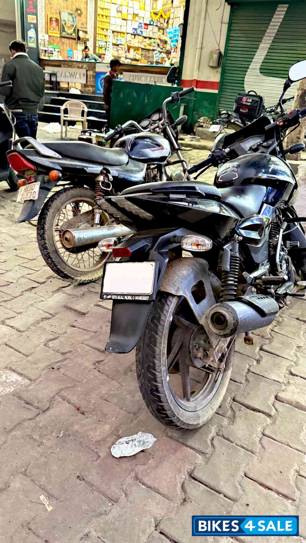 Black Bajaj Pulsar 125 Split Seat