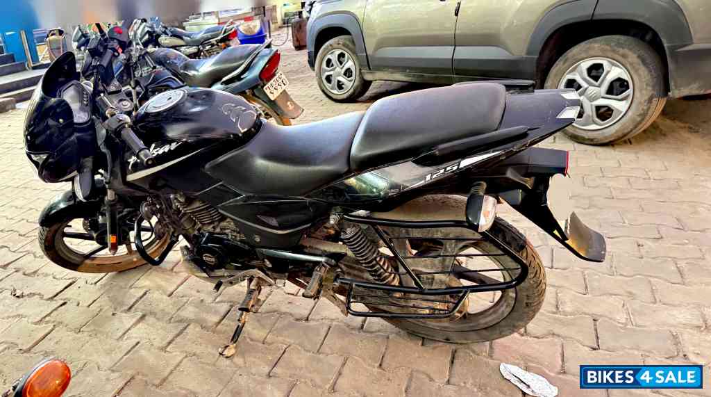 Black Bajaj Pulsar 125 Split Seat