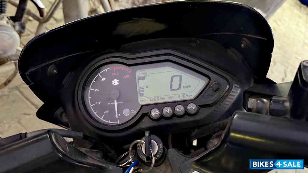 Black Bajaj Pulsar 125 Split Seat