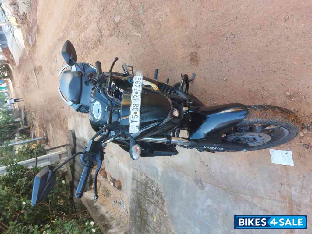 Black Yamaha FZS 25 2022