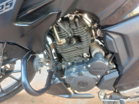 Black Yamaha FZS 25 2022