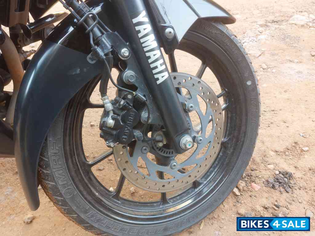 Black Yamaha FZS 25 2022