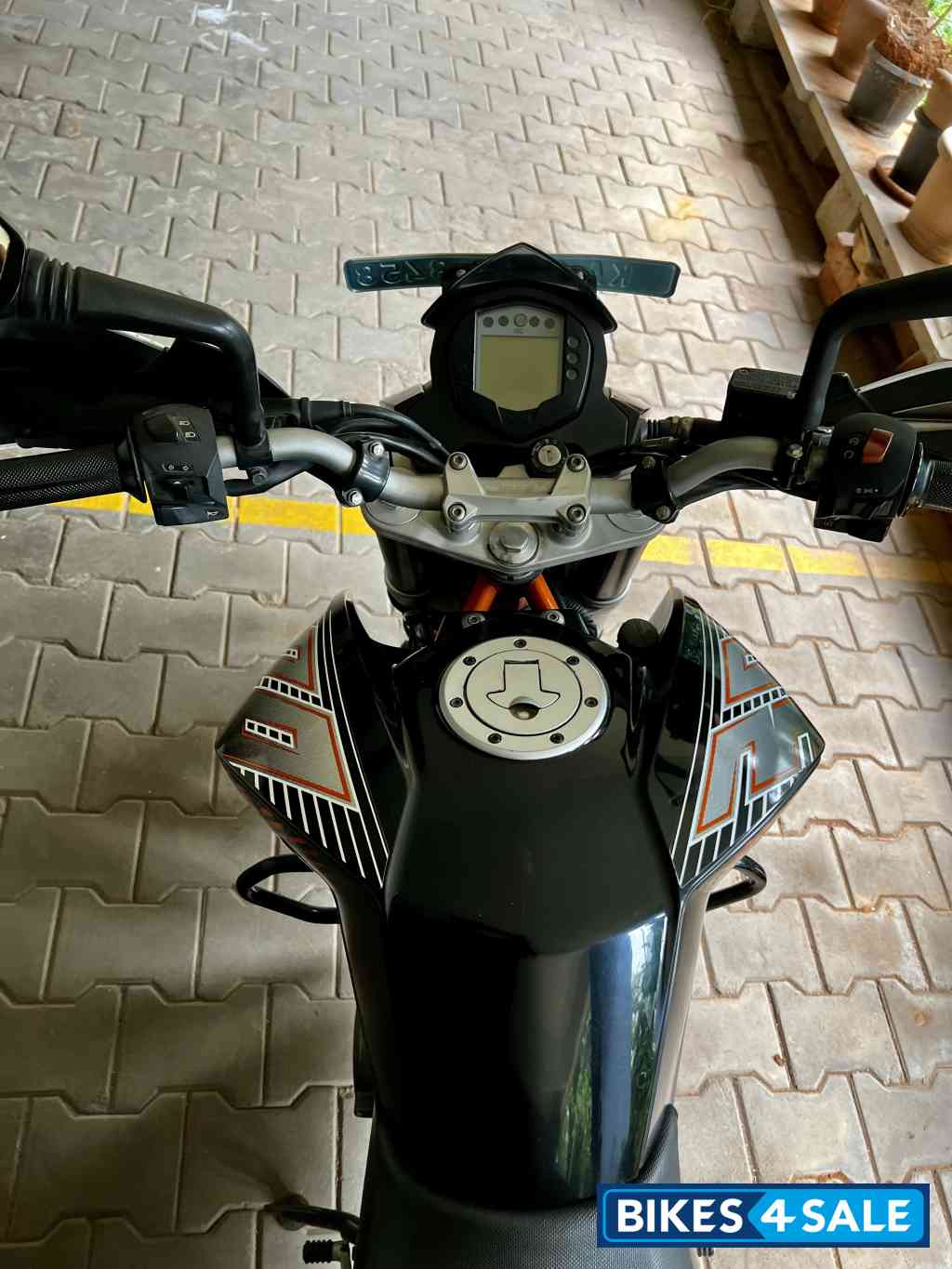 Black KTM Duke 390