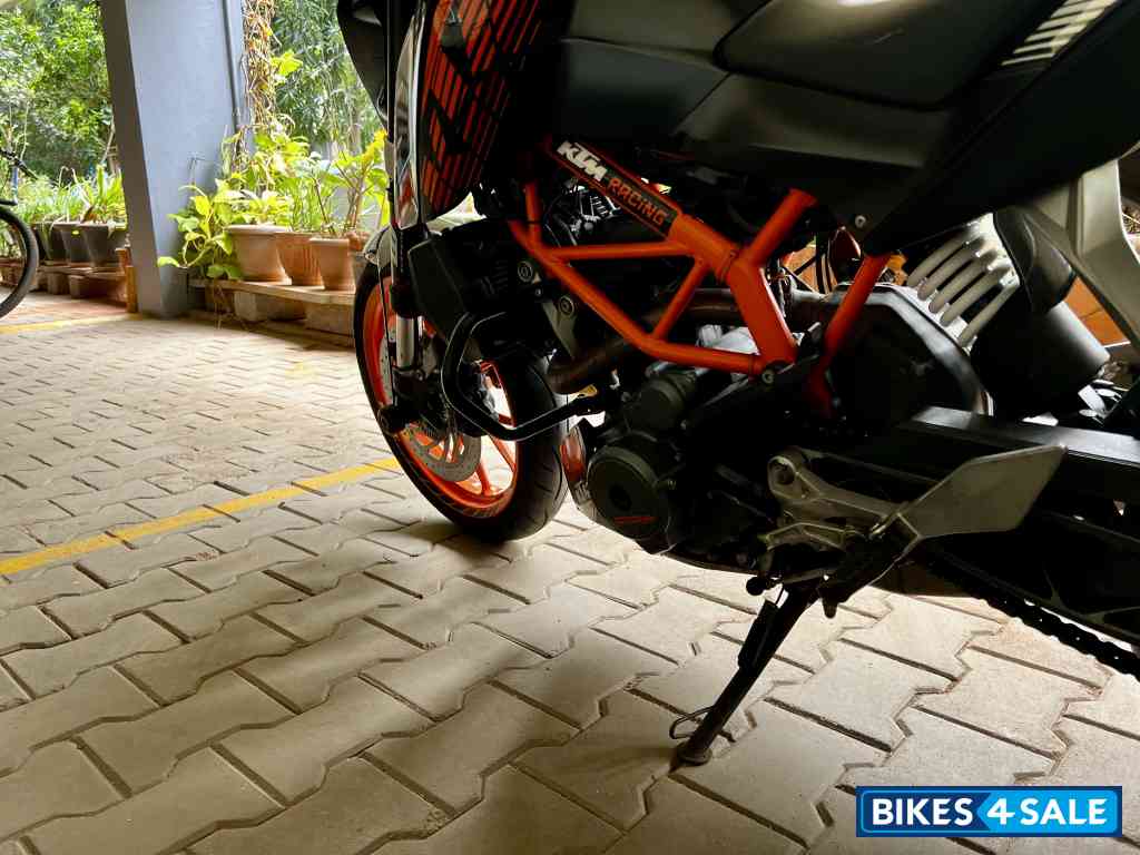 Black KTM Duke 390