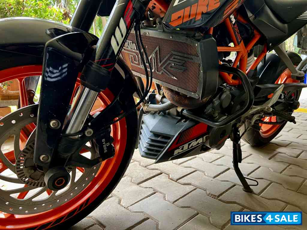 Black KTM Duke 390