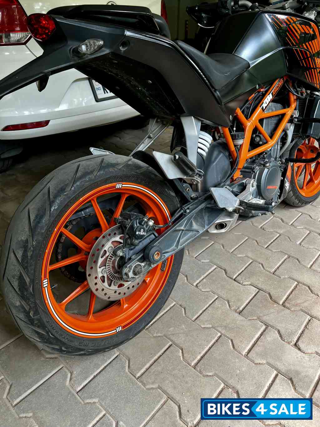 Black KTM Duke 390