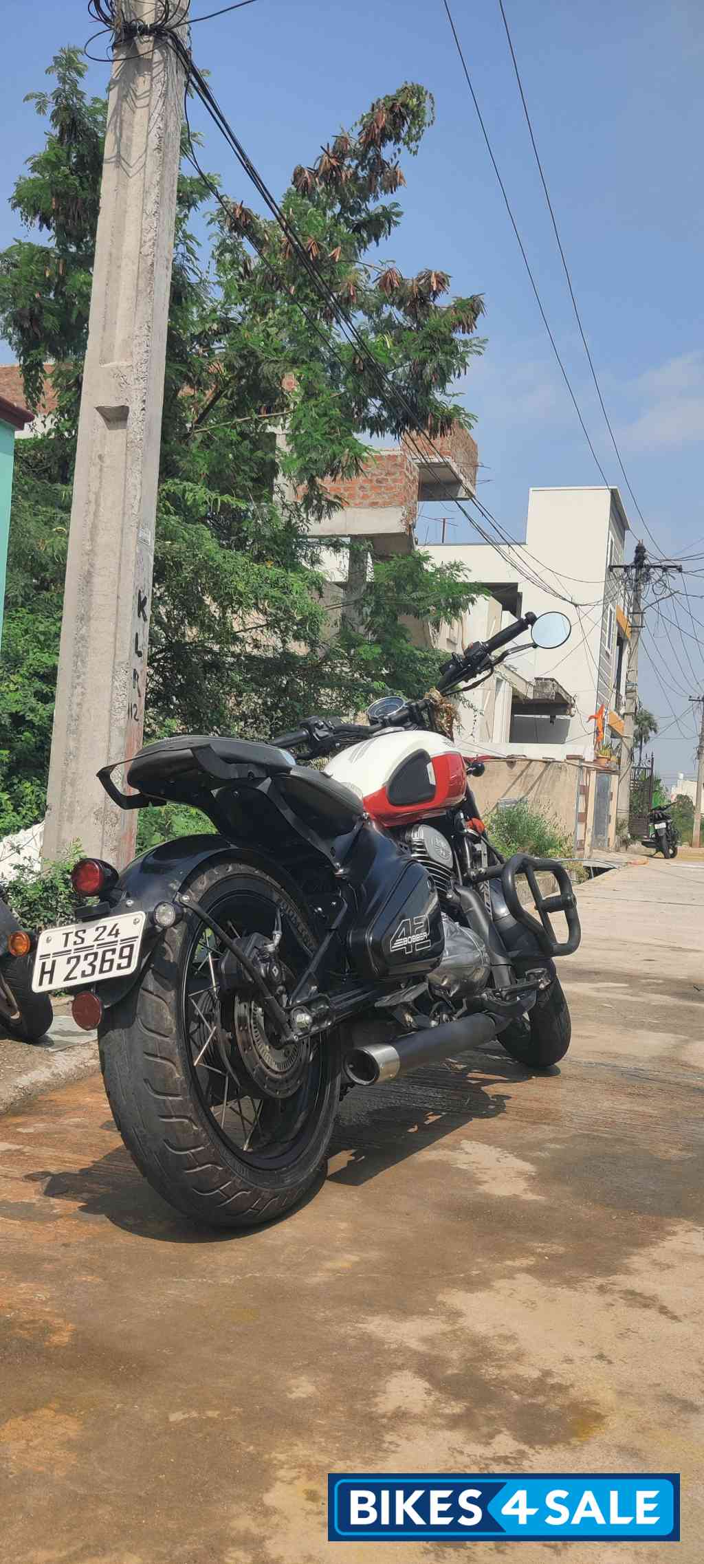 Dual Tone Jawa 42 Bobber Dual Channel ABS