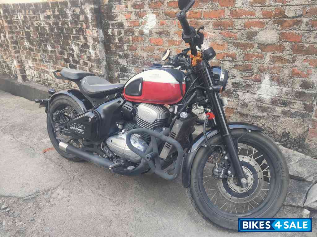 Dual Tone Jawa 42 Bobber Dual Channel ABS