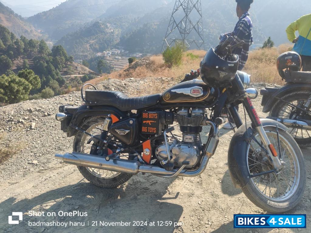Black Royal Enfield Bullet Standard 350